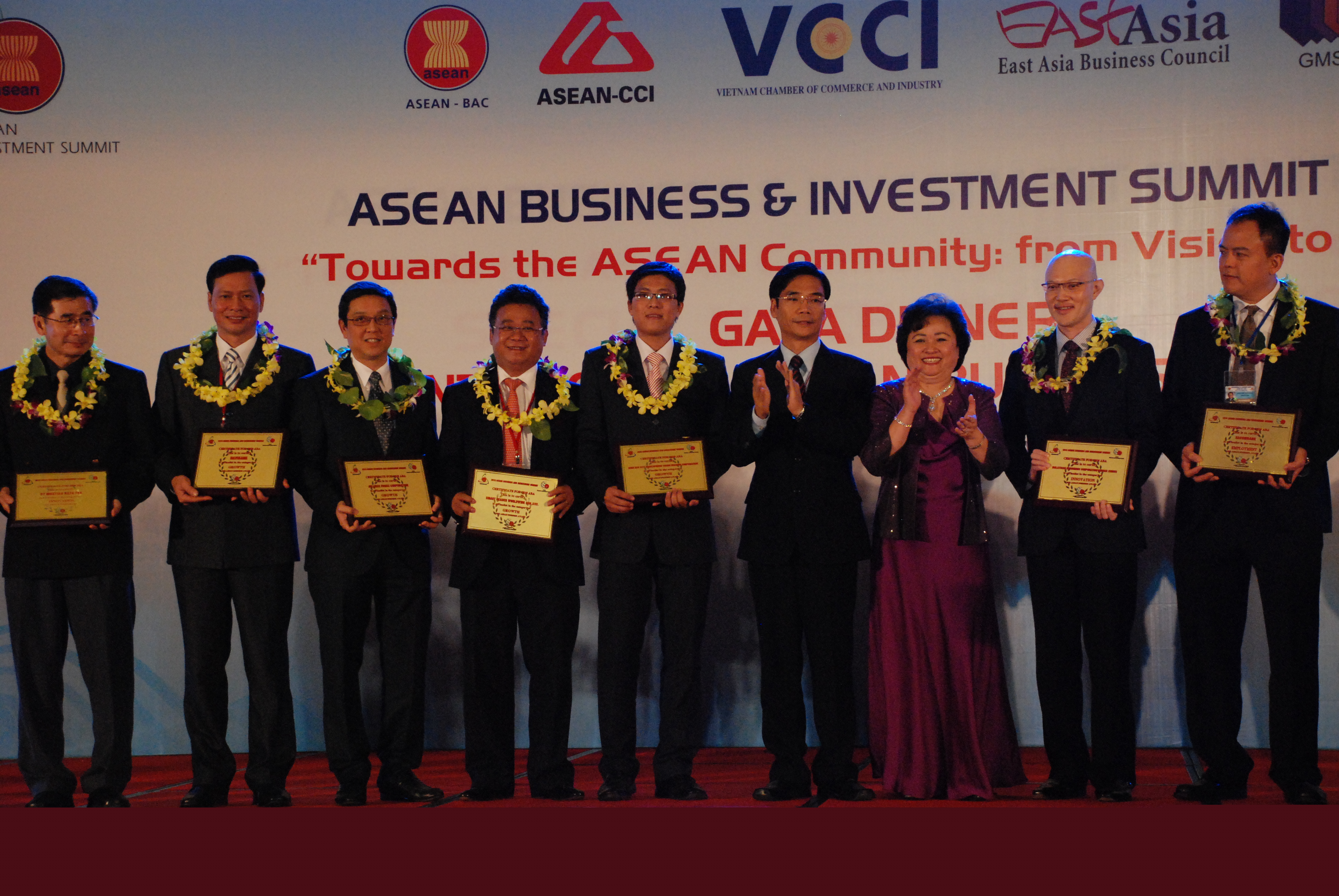 Ông Đặng Thành Tâm – Chủ tịch HĐQT kiêm Tổng Giám đốc KBC nhận “Giải thưởng Doanh nghiệp ASEAN xuất sắc nhất 2010” Ông Đặng Thành Tâm – Chủ tịch HĐQT kiêm Tổng Giám đốc KBC nhận “Giải thưởng Doanh nghiệp ASEAN xuất sắc nhất 2010”