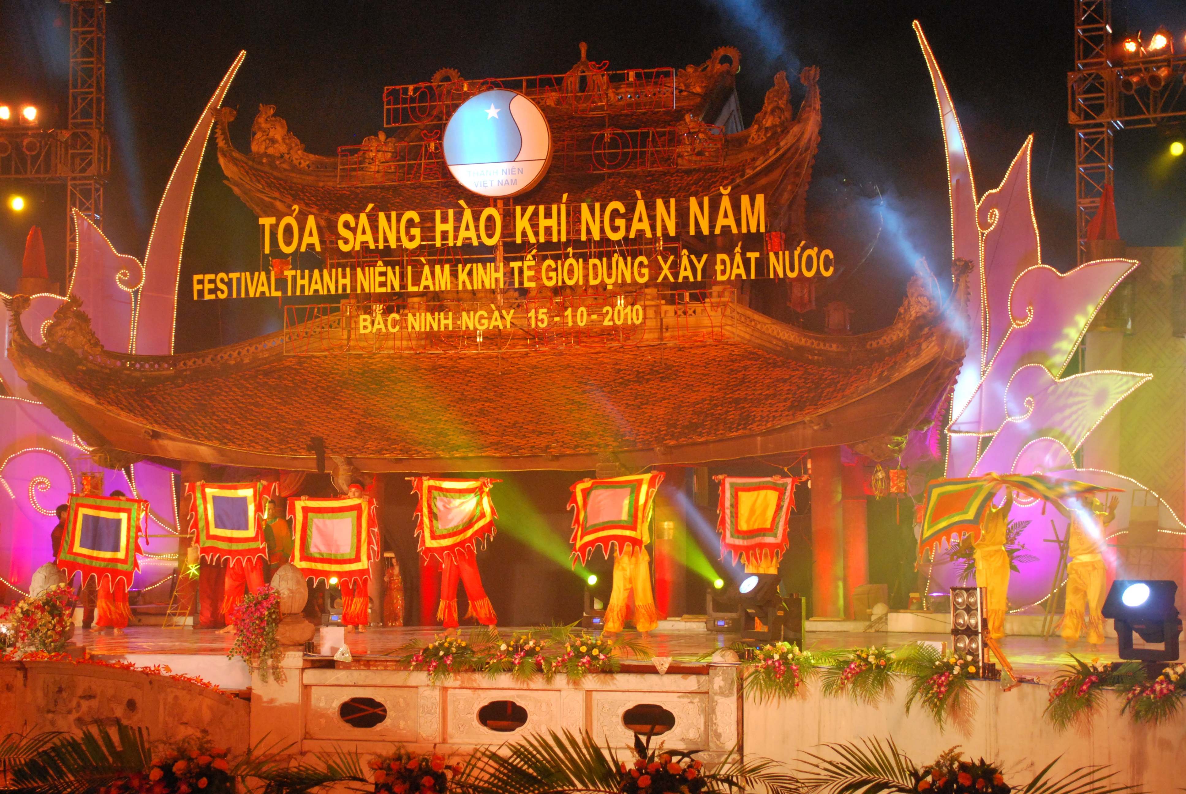 Chương trình truyền hình trực tiếp: “Tỏa sáng hào khí ngàn năm, Festival TN làm KT giỏi xây dựng đất nước” được tổ chức tại Đền Đô - tỉnh Bắc Ninh. Chương trình truyền hình trực tiếp: “Tỏa sáng hào khí ngàn năm, Festival TN làm KT giỏi xây dựng đất nước” được tổ chức tại Đền Đô - tỉnh Bắc Ninh.