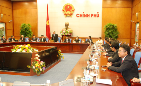 Phó Thủ tướng Nguyễn Thiện Nhân phát biểu chỉ đạo tại buổi gặp mặt các doanh nghiệp hàng đầu đoạt giải thưởng Thương hiệu Quốc gia 2010 Phó Thủ tướng Nguyễn Thiện Nhân phát biểu chỉ đạo tại buổi gặp mặt các doanh nghiệp hàng đầu đoạt giải thưởng Thương hiệu Quốc gia 2010